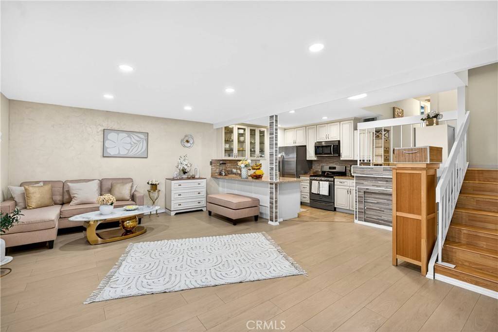 Panorama City, CA 91402,7924 Woodman AVE #77
