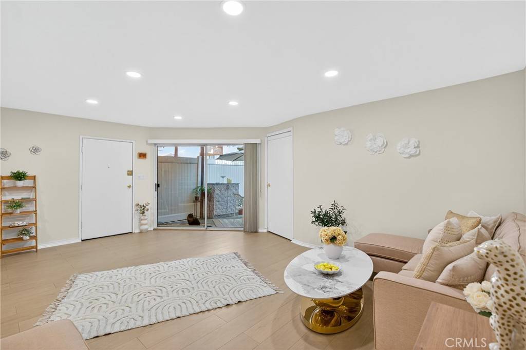 Panorama City, CA 91402,7924 Woodman AVE #77