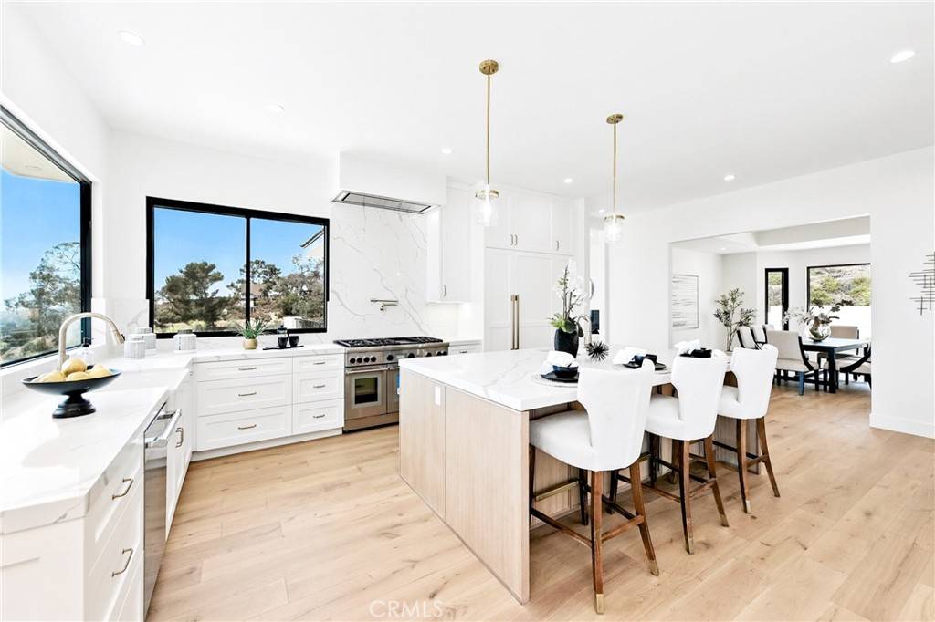 Camarillo, CA 93010,350 Highland Hills DR