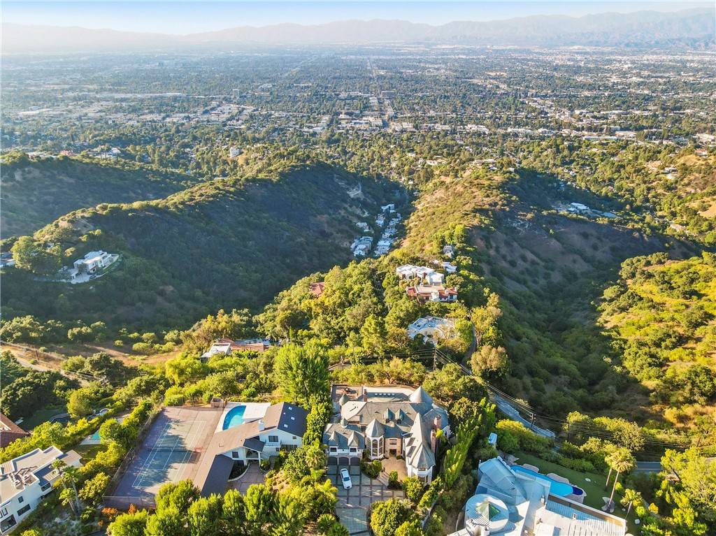 Beverly Hills, CA 90210,13320 Mulholland DR
