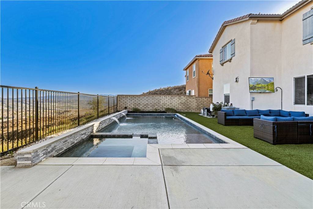 Saugus, CA 91350,20556 Suzie LN