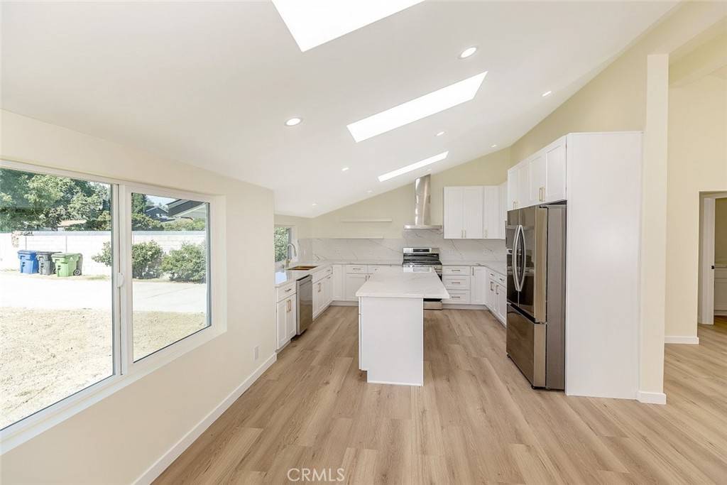 North Hills, CA 91343,15724 Chase ST