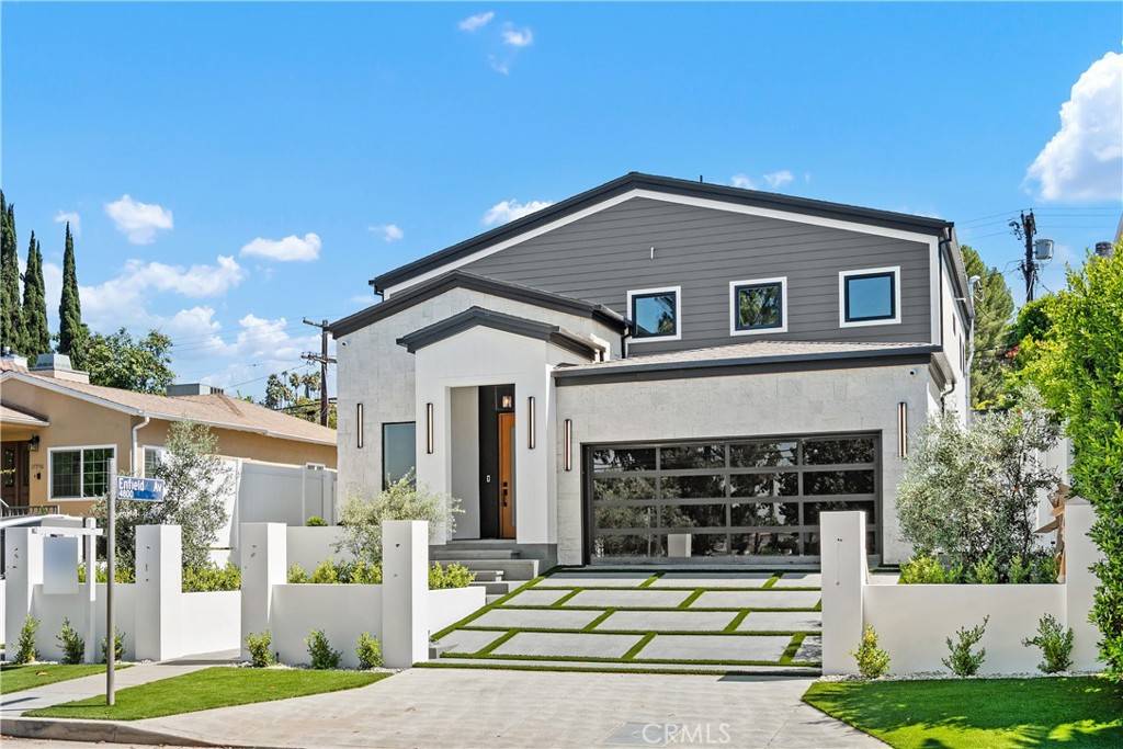 Encino, CA 91316,17962 Valley Vista BLVD