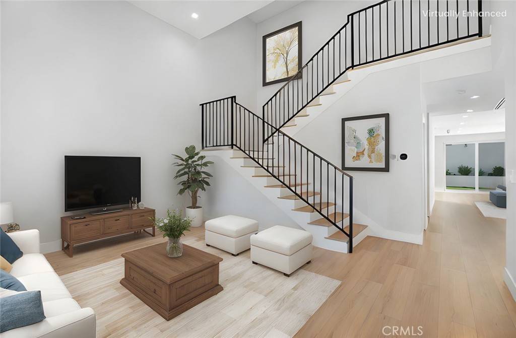 Encino, CA 91316,17962 Valley Vista BLVD