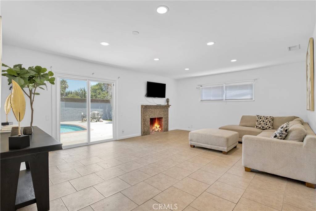 Northridge, CA 91324,8438 Wystone AVE