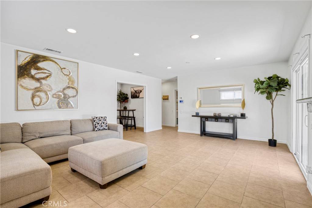 Northridge, CA 91324,8438 Wystone AVE