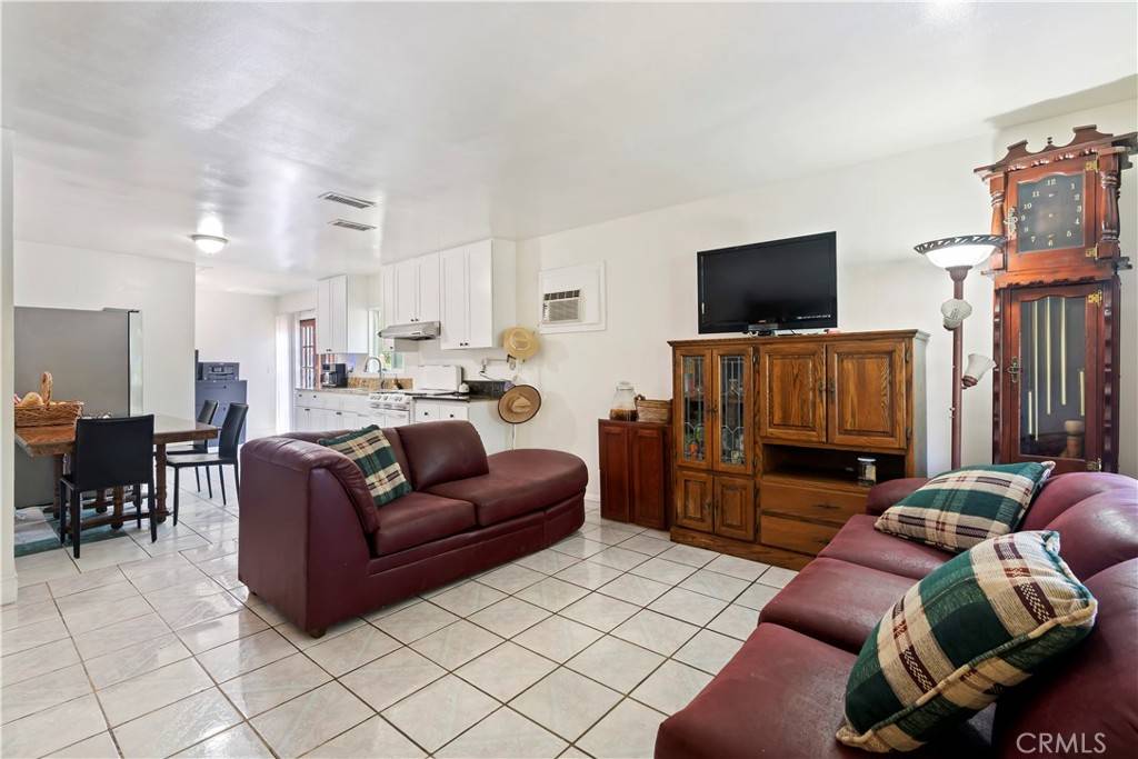 Sun Valley, CA 91352,8446 Bradley AVE