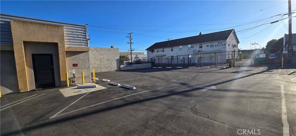 Northridge, CA 91324,8805 Reseda BLVD