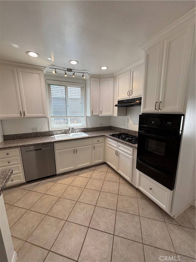 Woodland Hills, CA 91364,22051 San Miguel ST