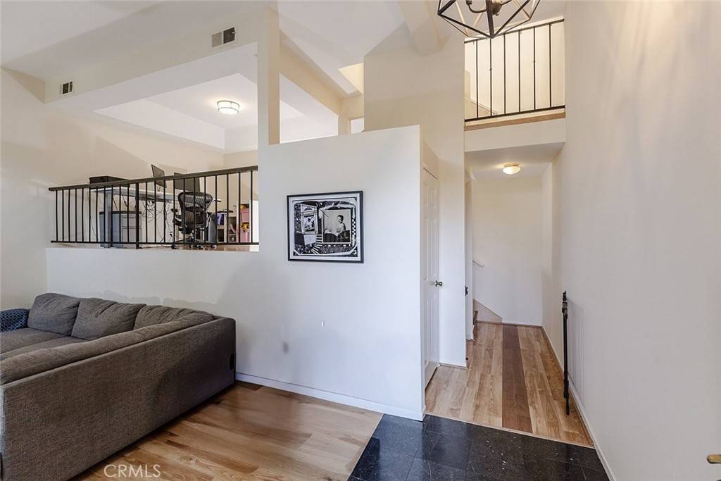 Tarzana, CA 91356,18843 Hatteras ST #2
