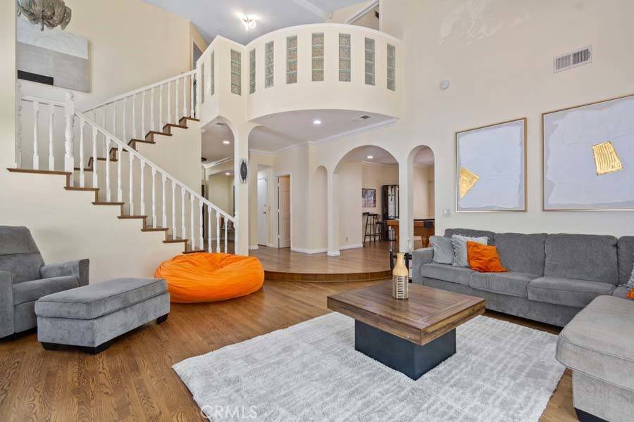 Tarzana, CA 91356,5207 Nestle AVE