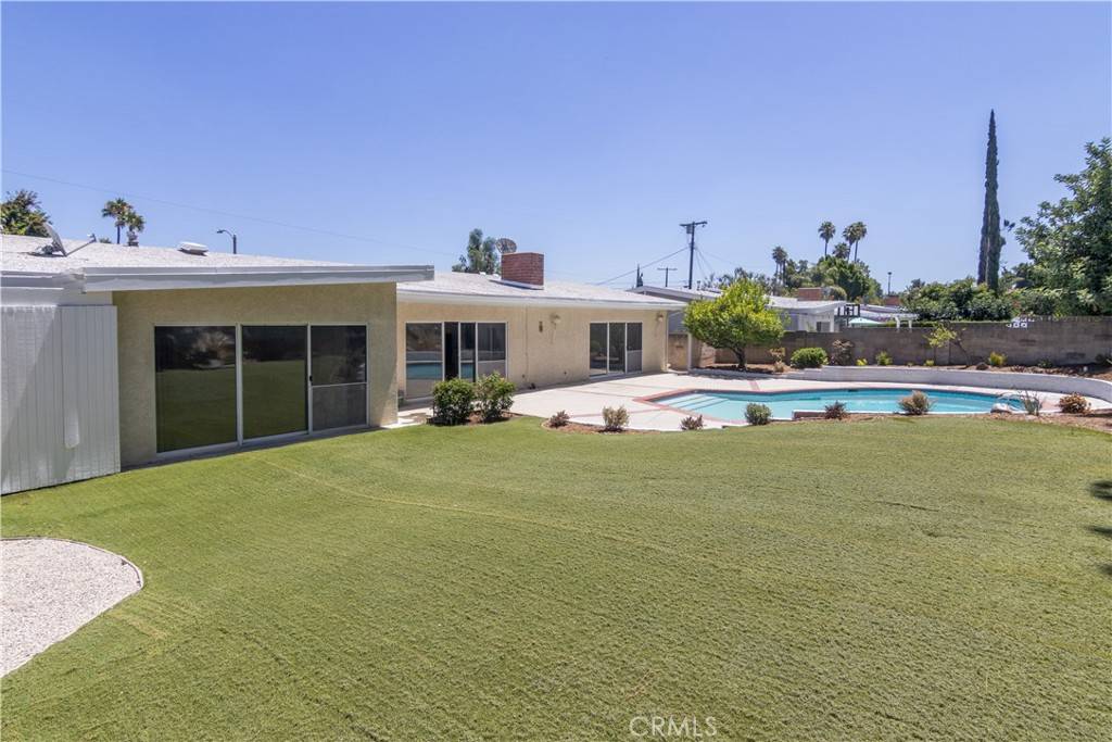 Woodland Hills, CA 91367,5725 El Canon AVE