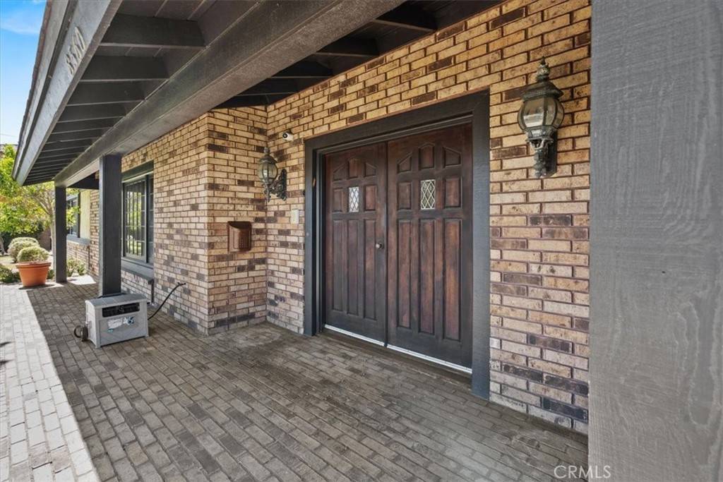 Downey, CA 90241,8560 Cherokee DR