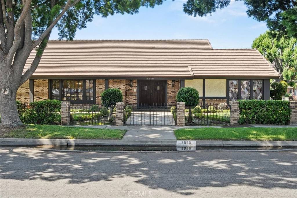Downey, CA 90241,8560 Cherokee DR