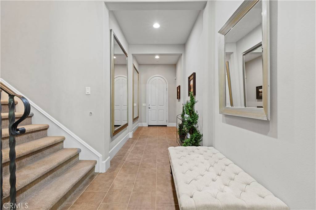 Saugus, CA 91350,27667 Camellia DR