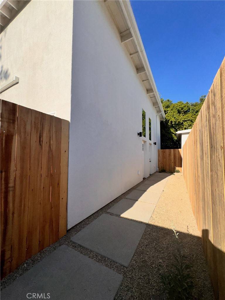 North Hollywood, CA 91406,11320 Bessemer