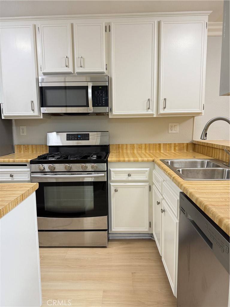 Canoga Park, CA 91303,7101 Farralone AVE #131