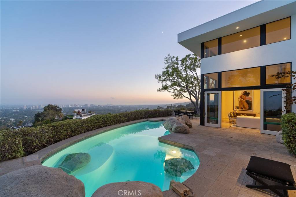 Beverly Hills, CA 90210,1436 Summitridge DR