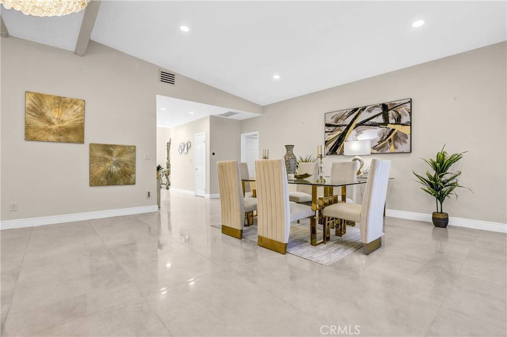 Woodland Hills, CA 91367,5115 Boda Place