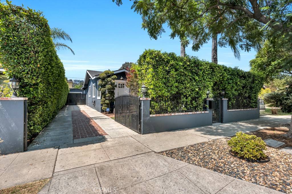 Los Angeles, CA 90039,3410 Greensward RD