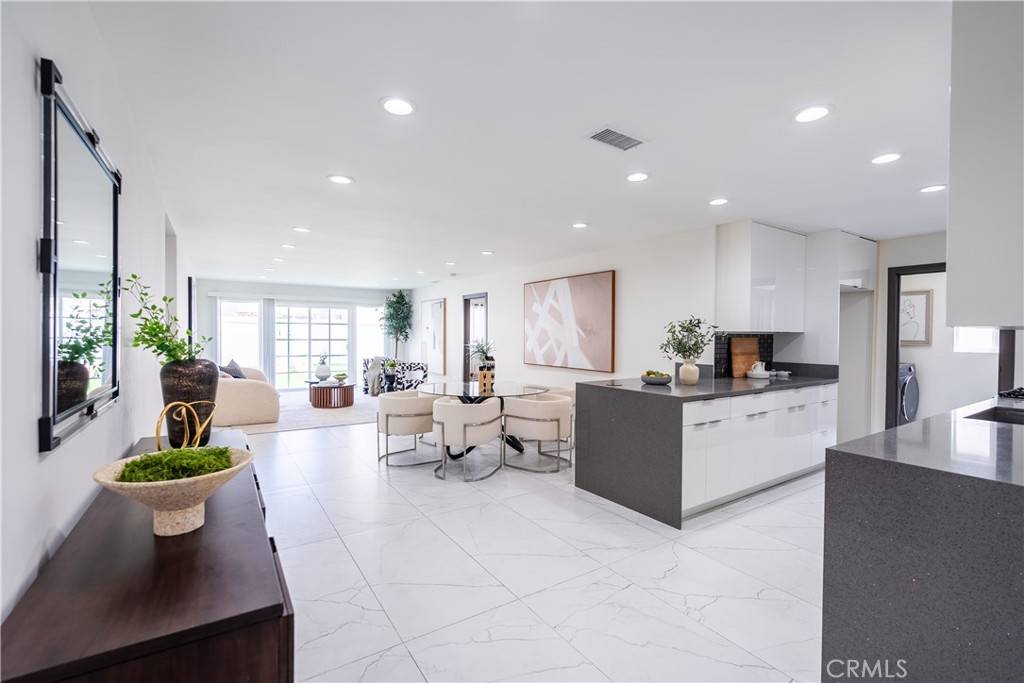 Van Nuys, CA 91405,14715 Archwood ST