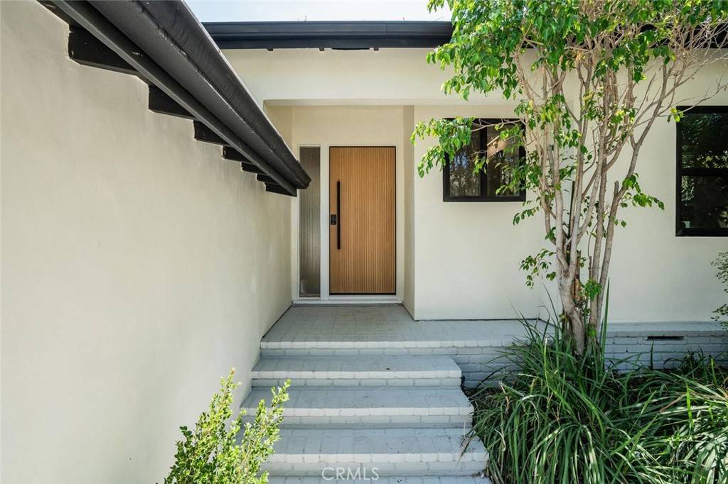 Woodland Hills, CA 91364,22218 San Miguel ST