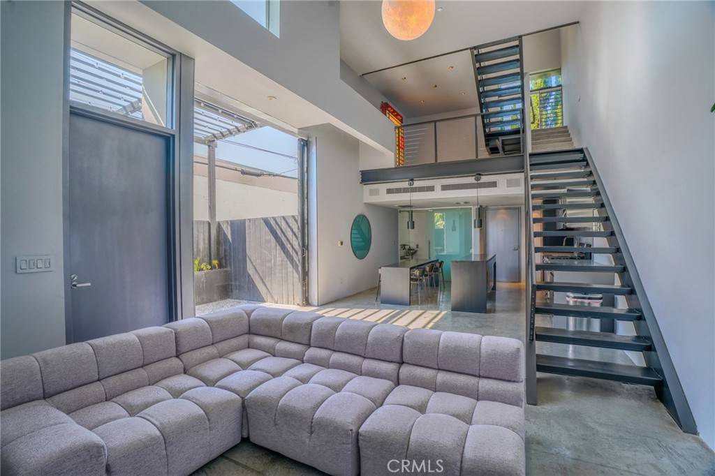 West Hollywood, CA 90046,1011 N Orange Grove AVE #5A