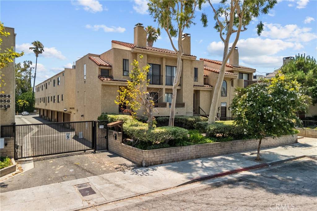 Reseda, CA 91335,18958 Sherman WAY #17