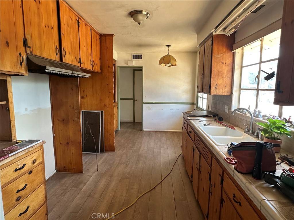 Van Nuys, CA 91405,6601 Burnet AVE