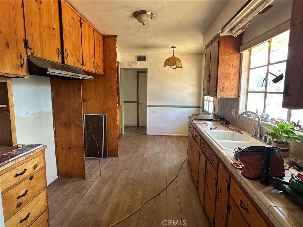Van Nuys, CA 91405,6601 Burnet AVE