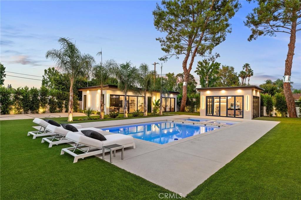 Tarzana, CA 91356,18777 Wells DR