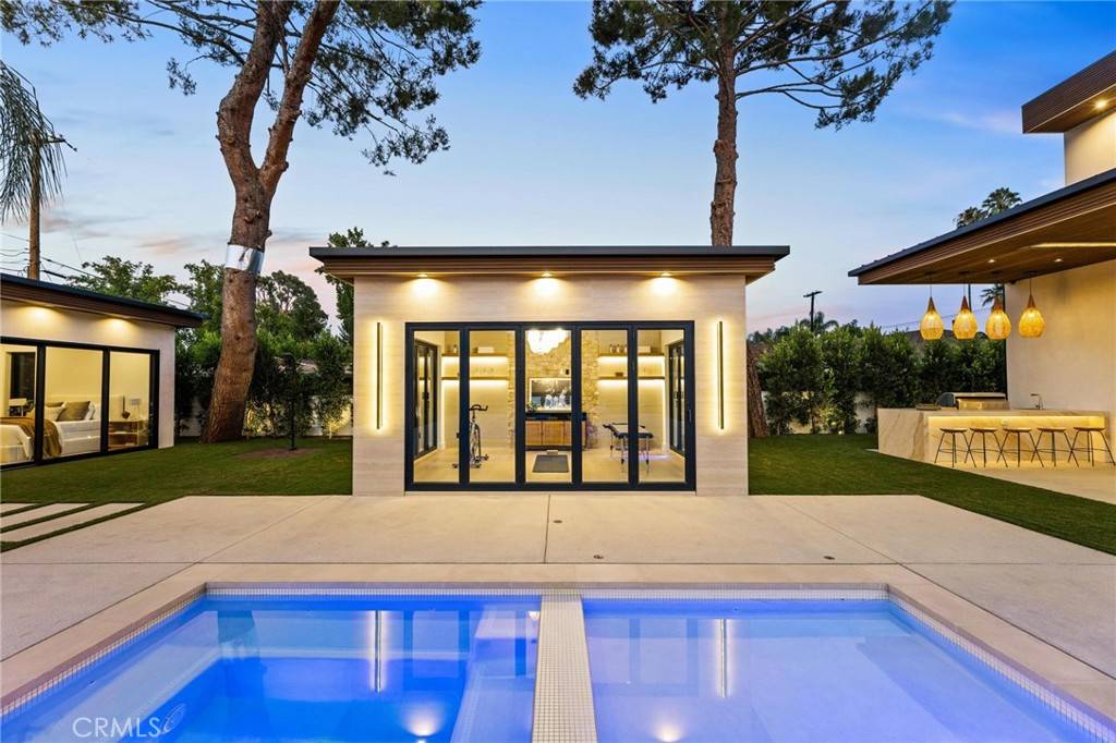 Tarzana, CA 91356,18777 Wells DR