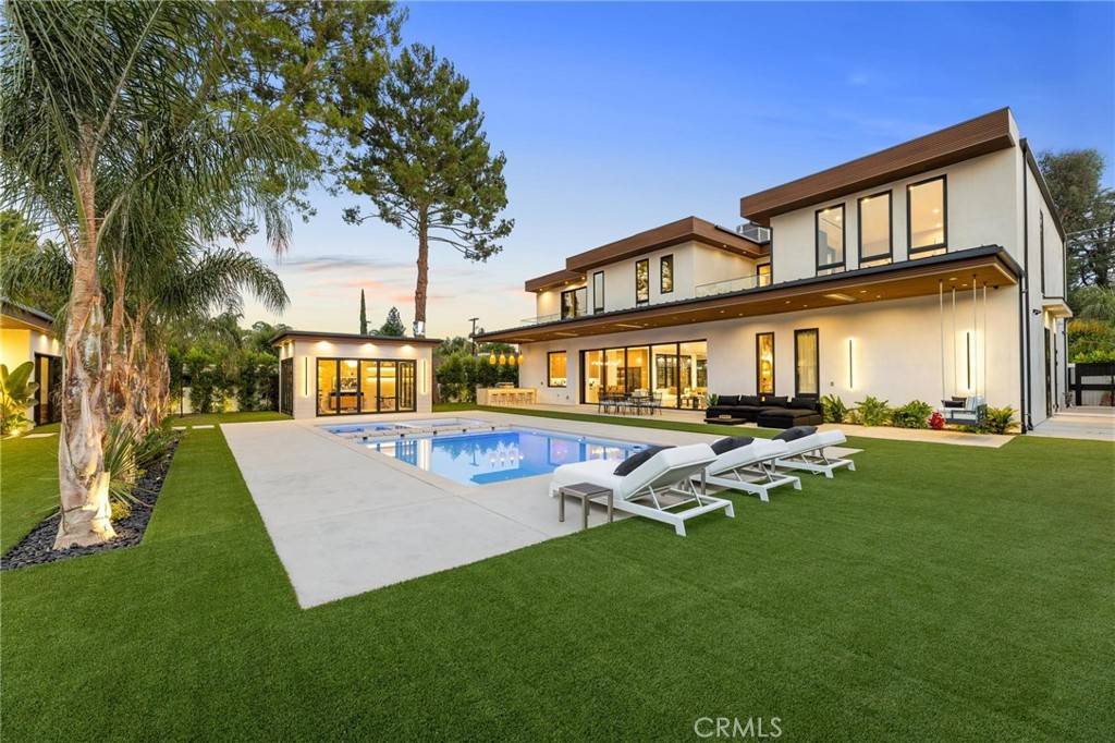 Tarzana, CA 91356,18777 Wells DR