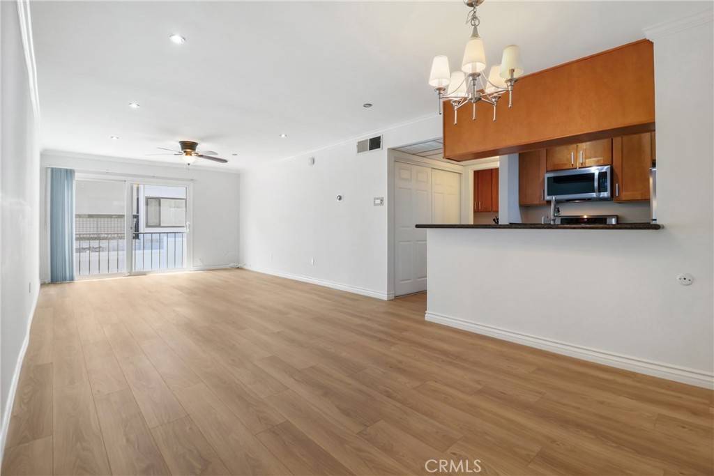 Valley Village, CA 91607,5257 Radford AVE #107