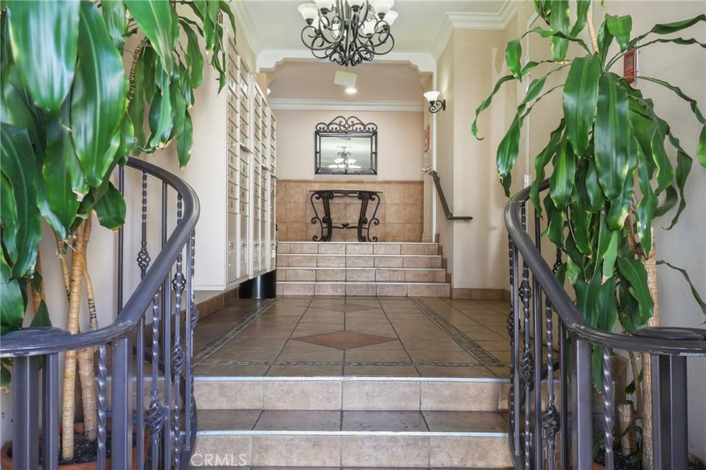 Valley Village, CA 91607,5257 Radford AVE #107