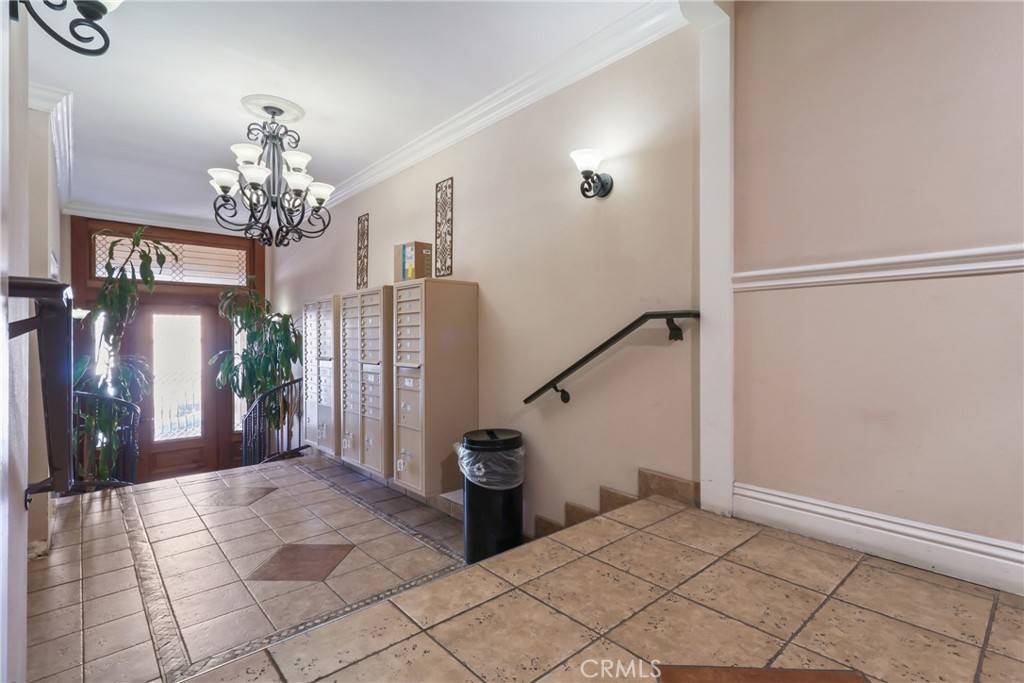 Valley Village, CA 91607,5257 Radford AVE #107