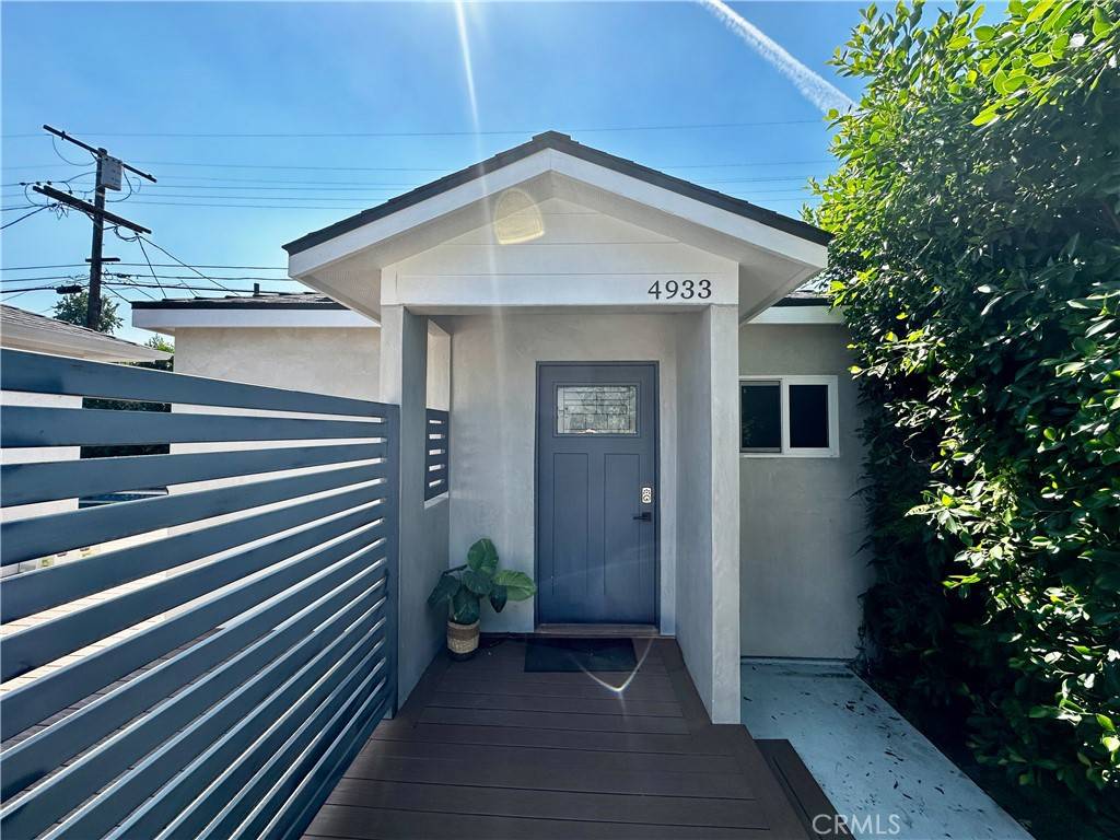 Sherman Oaks, CA 91423,4933 Murietta