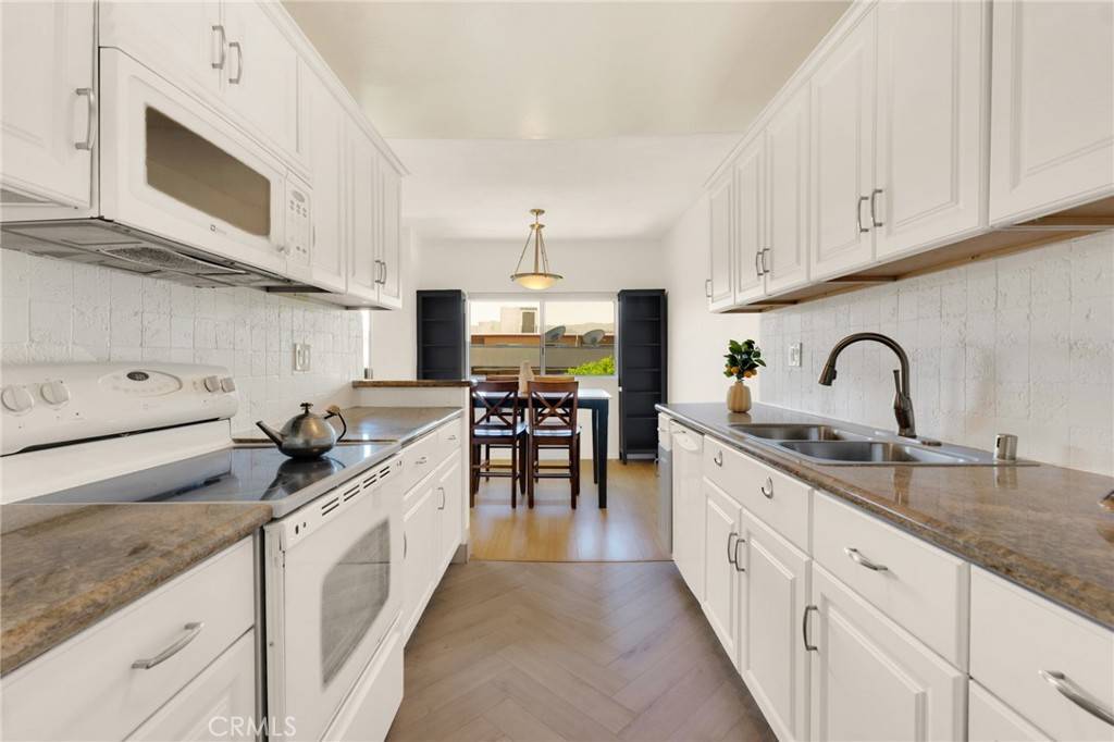 Encino, CA 91316,5400 Newcastle AVE #46