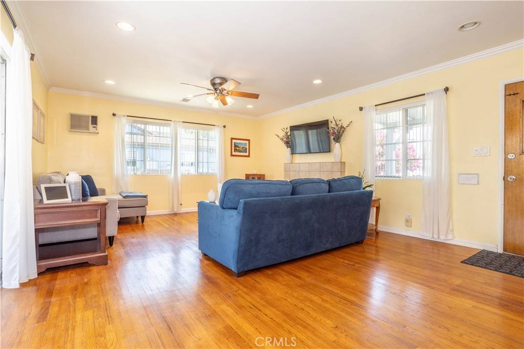 San Fernando, CA 91345,10632 Kester AVE