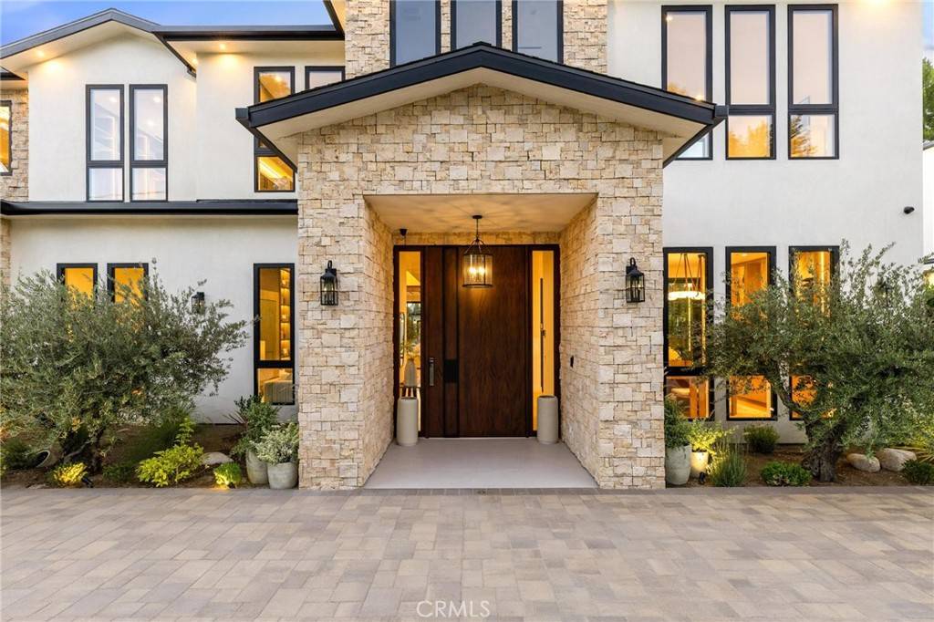 Tarzana, CA 91356,18803 Wells DR