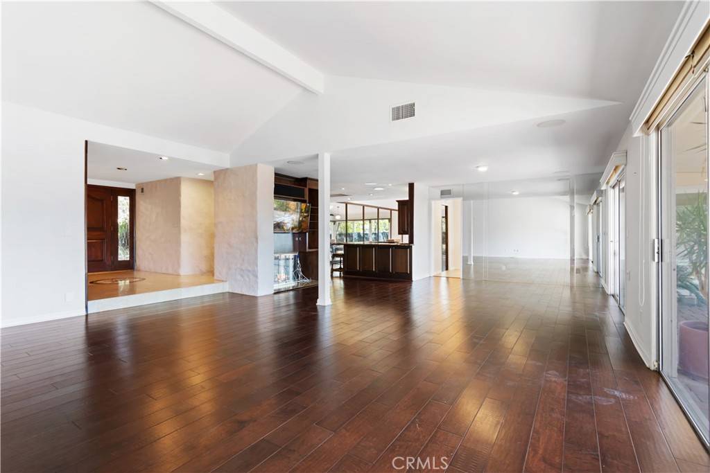 Encino, CA 91436,3713 Dellvale PL