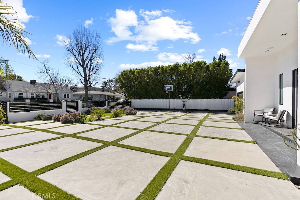 Woodland Hills, CA 91367,23143 Leonora DR