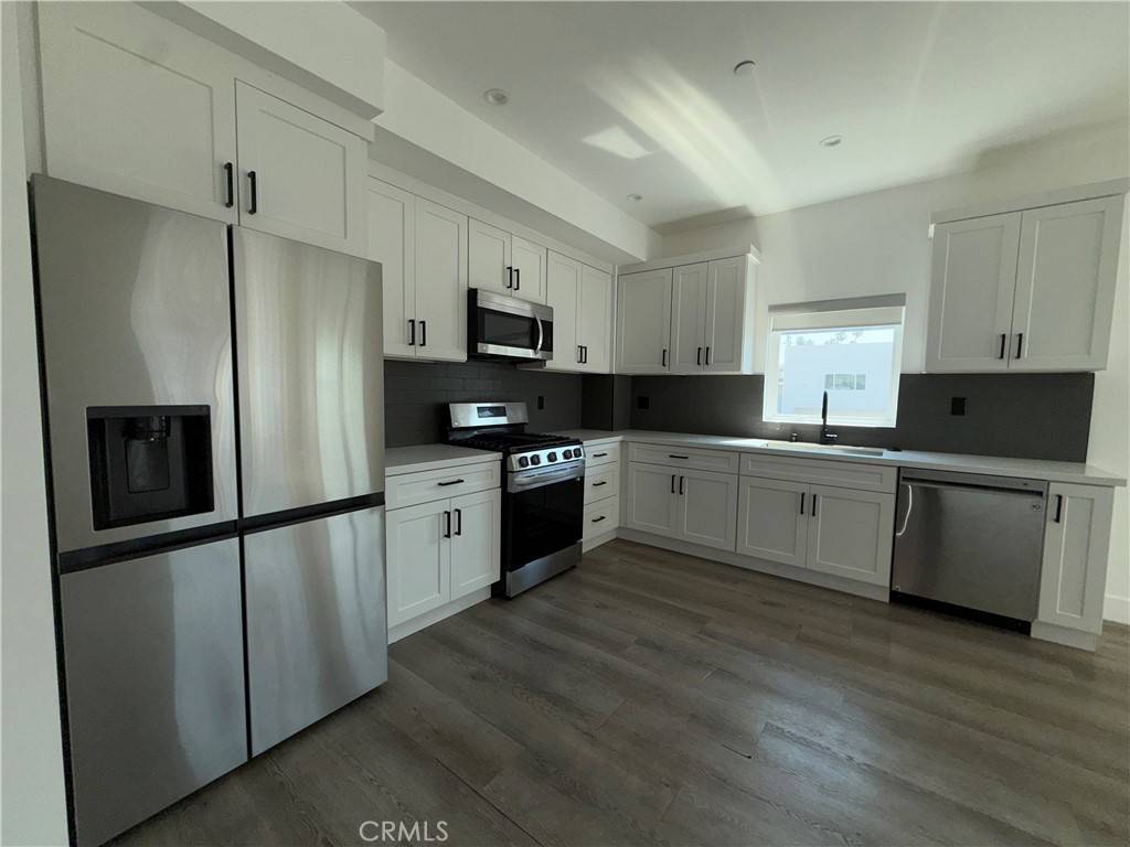 Canoga Park, CA 91303,21717 Hart