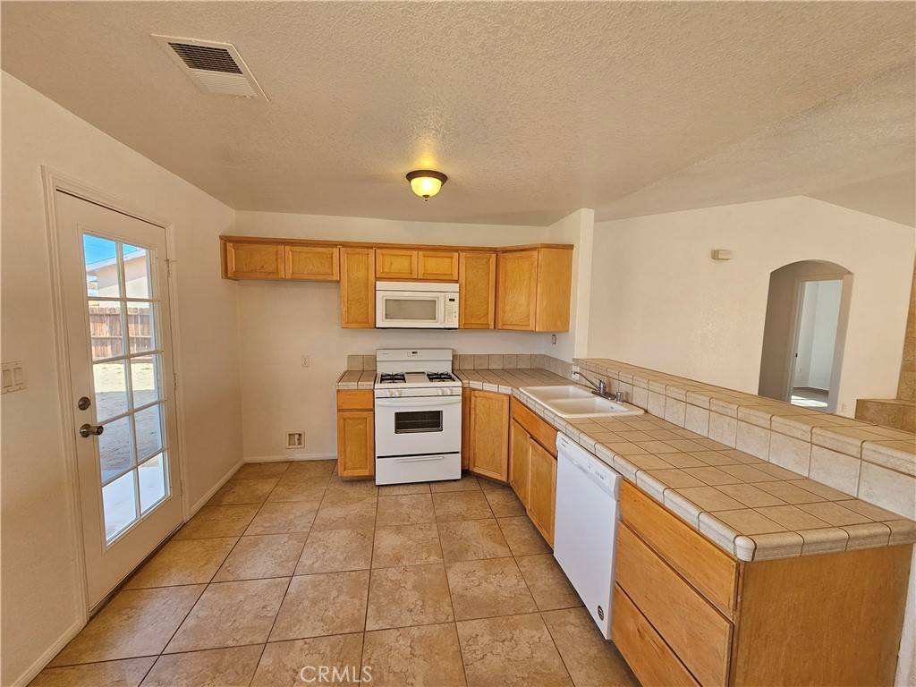California City, CA 93505,9841 Sally AVE