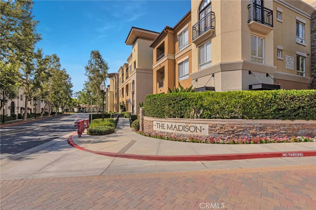 Valencia, CA 91355,24535 Town Center DR #6403