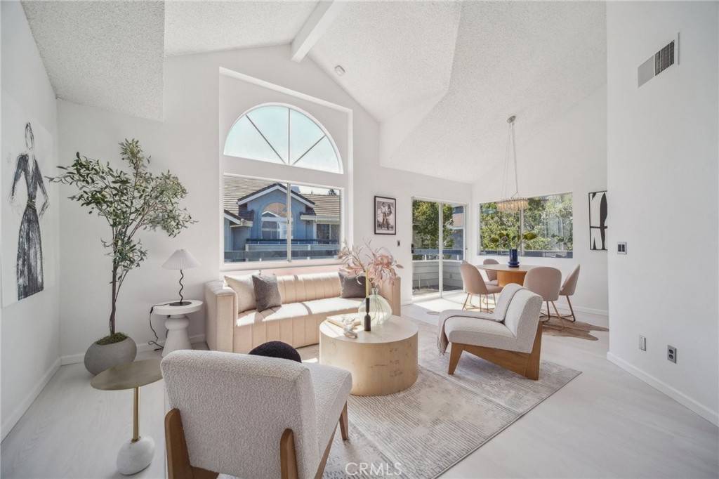 Canyon Country, CA 91351,26970 Flo LN #310
