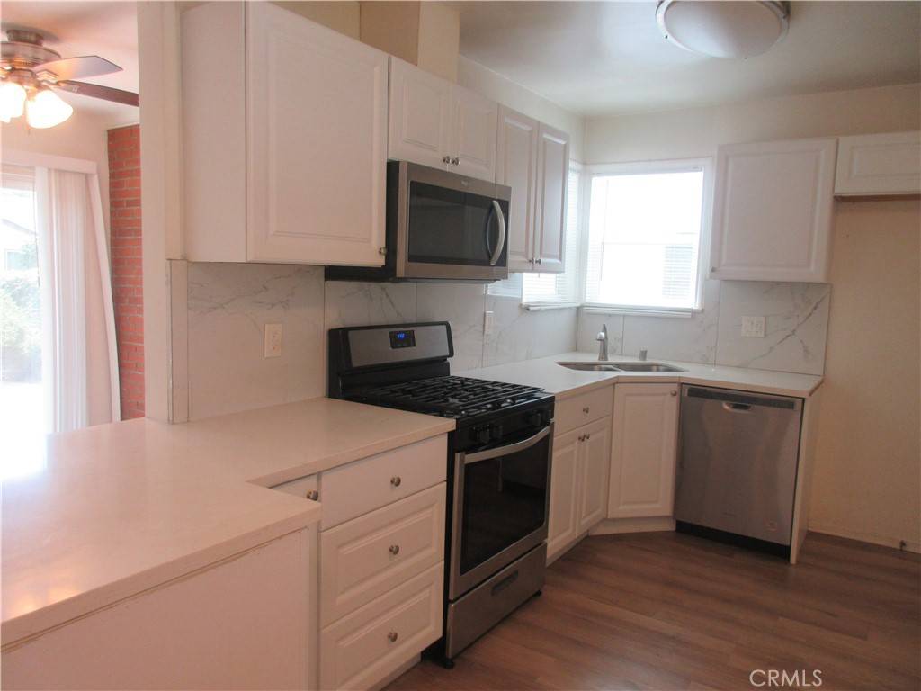 Van Nuys, CA 91406,6446 Mclennan AVE