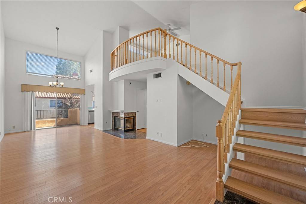 Saugus, CA 91350,22715 Copper Hill DR #19
