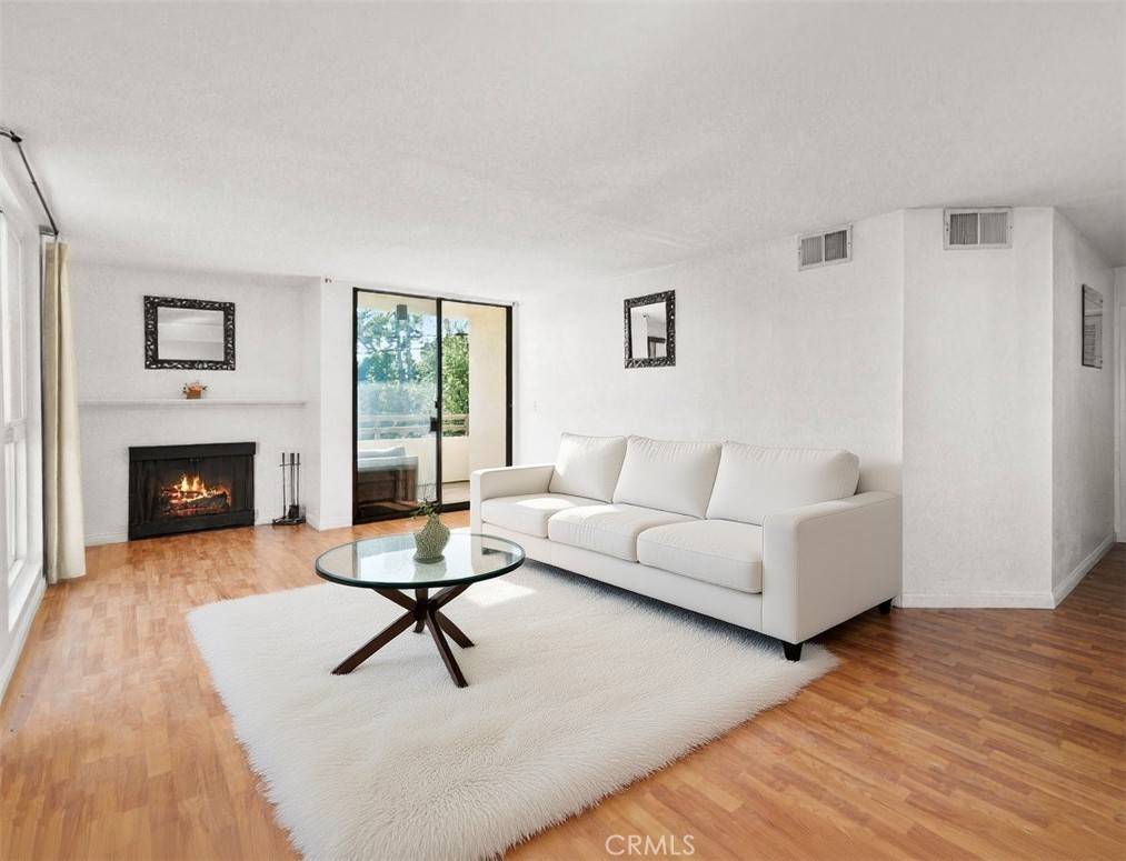 West Hollywood, CA 90069,911 N Kings RD #310
