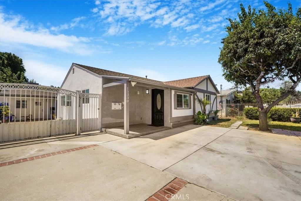 Van Nuys, CA 91406,15330 Hart ST
